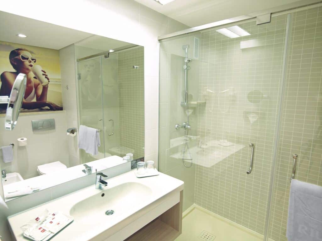 Riu Gran Canaria Bathroom Triple room