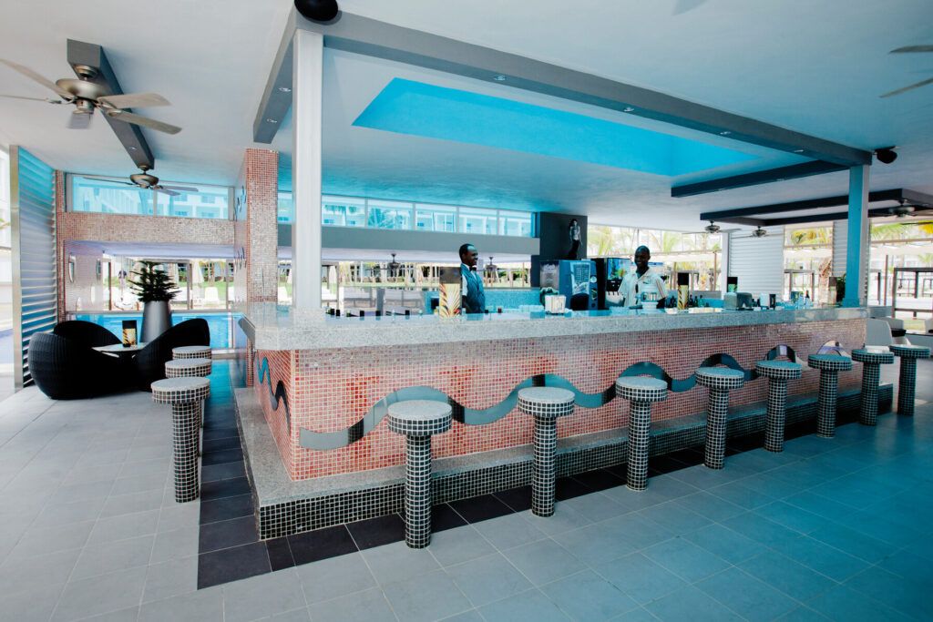 Riu Palace Macao Poolside bar
