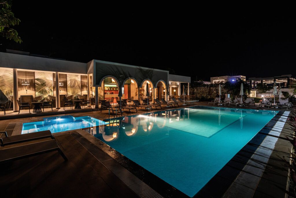 Riu Palace Zanzibar  Pool with bar Breeze